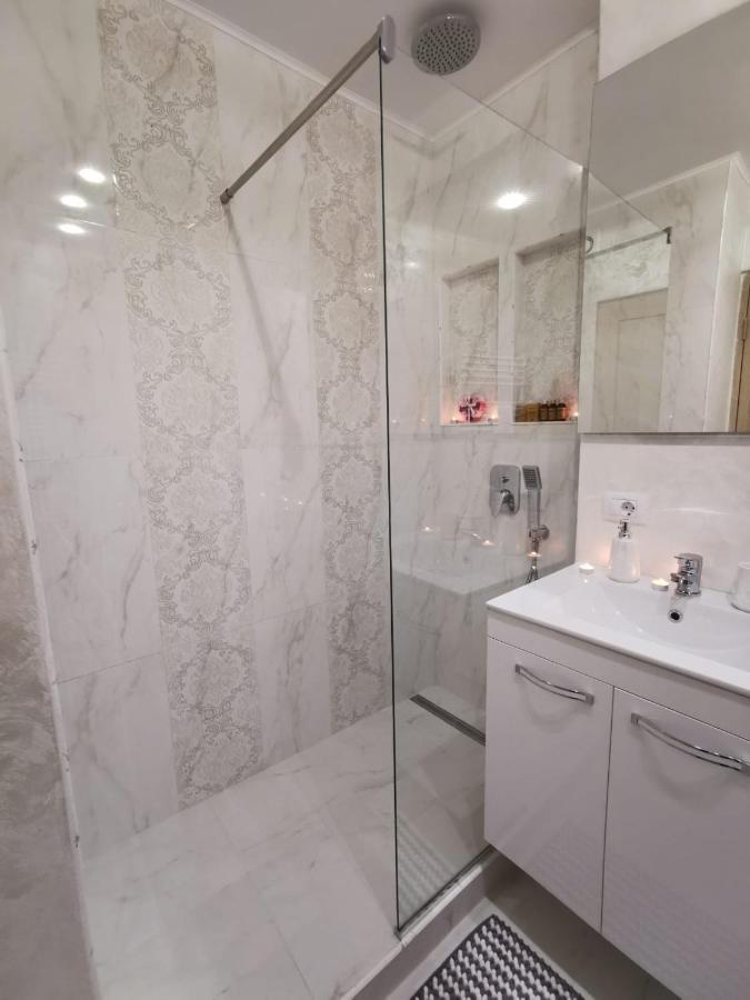 Apartament Gold Luxury Leilighet Tîrgu Ocna Eksteriør bilde