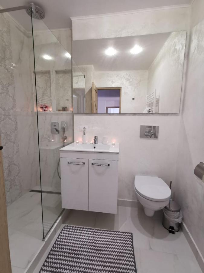 Apartament Gold Luxury Leilighet Tîrgu Ocna Eksteriør bilde