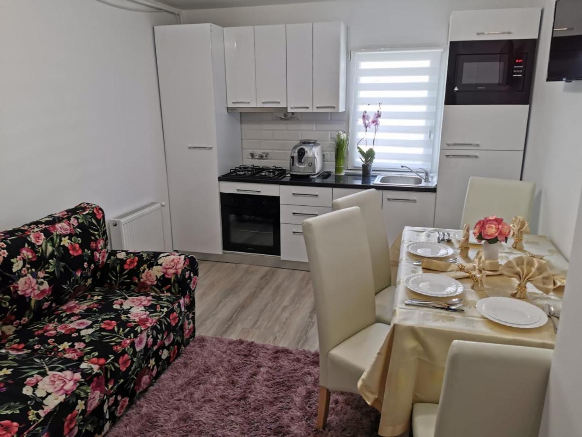 Apartament Gold Luxury Leilighet Tîrgu Ocna Eksteriør bilde